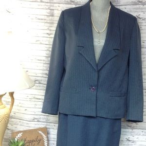 Sherbet skirt suit. Size 14